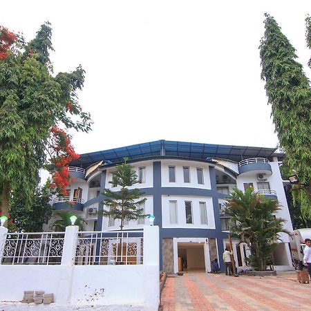 Strand Resort Lonavala Exterior foto