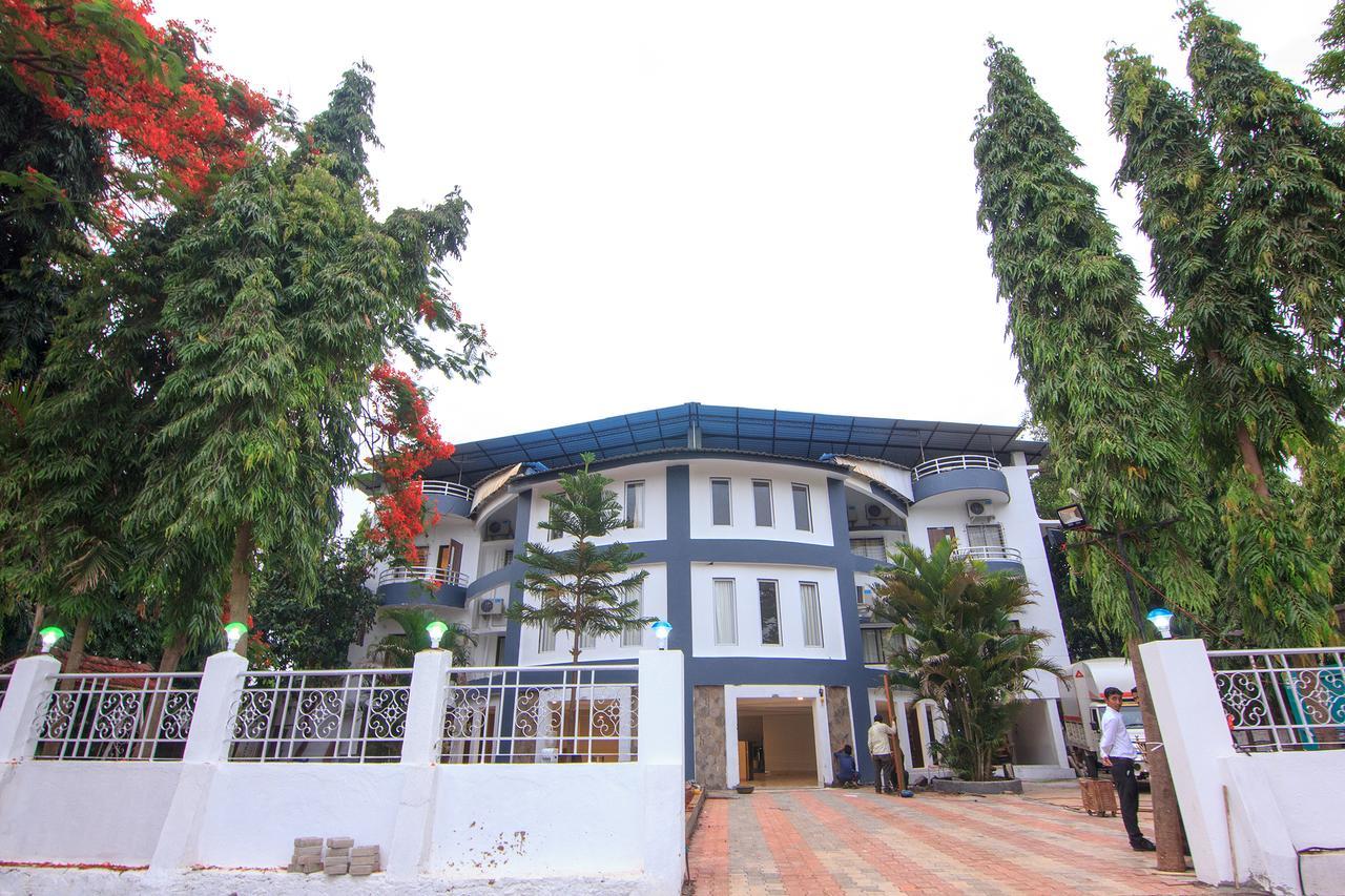 Strand Resort Lonavala Exterior foto