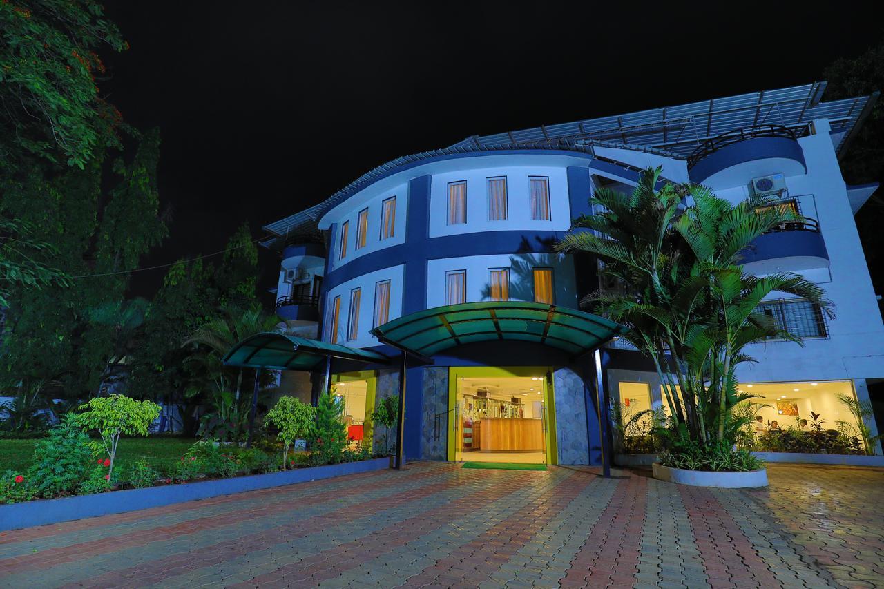 Strand Resort Lonavala Exterior foto